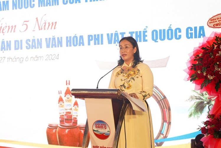 TỔ CHỨC KỶ NIỆM 5 NĂM NGHỀ LÀM NƯỚC MẮM NAM Ô ĐƯỢC CÔNG NHẬN DI SẢN VĂN HÓA PHI VẬT THỂ QUỐC GIA